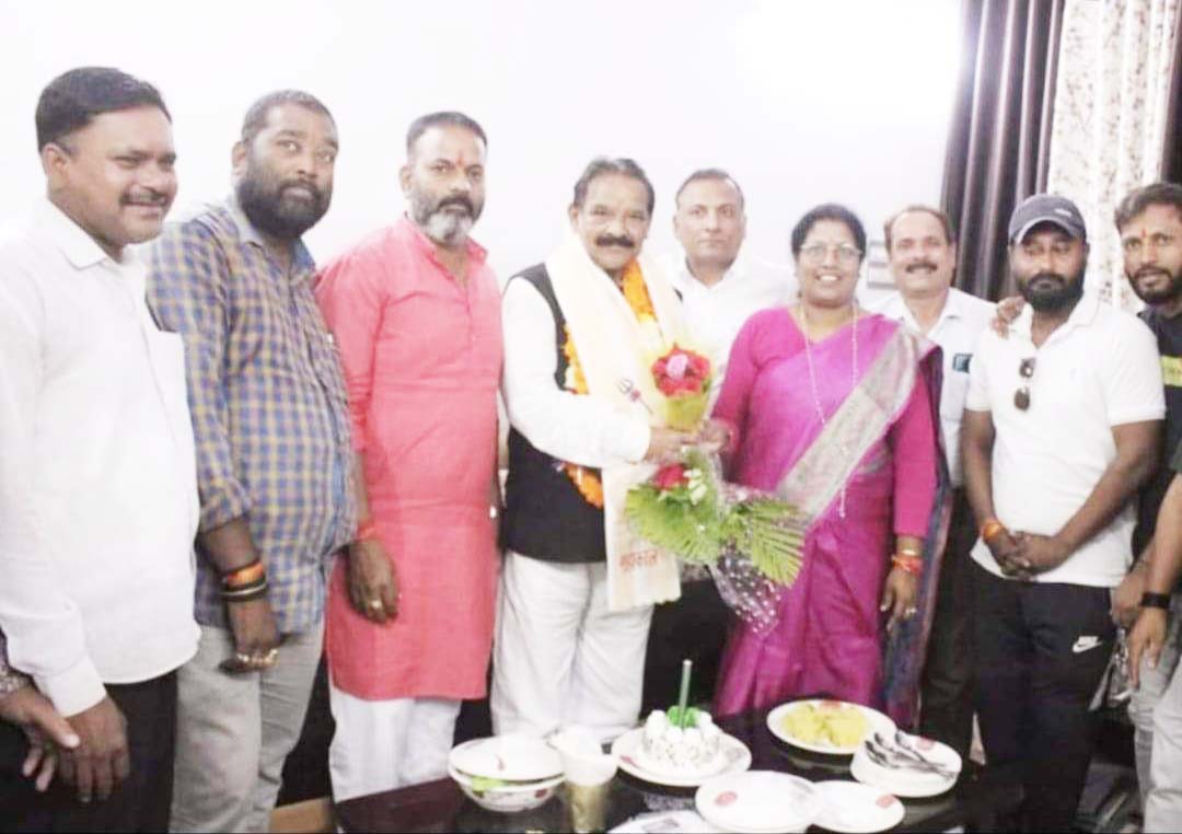 पूर्व महापौर डाकलिया का जगह-जगह मना जन्मदिन पूर्व महापौर डाकलिया का जगह-जगह मना जन्मदिन