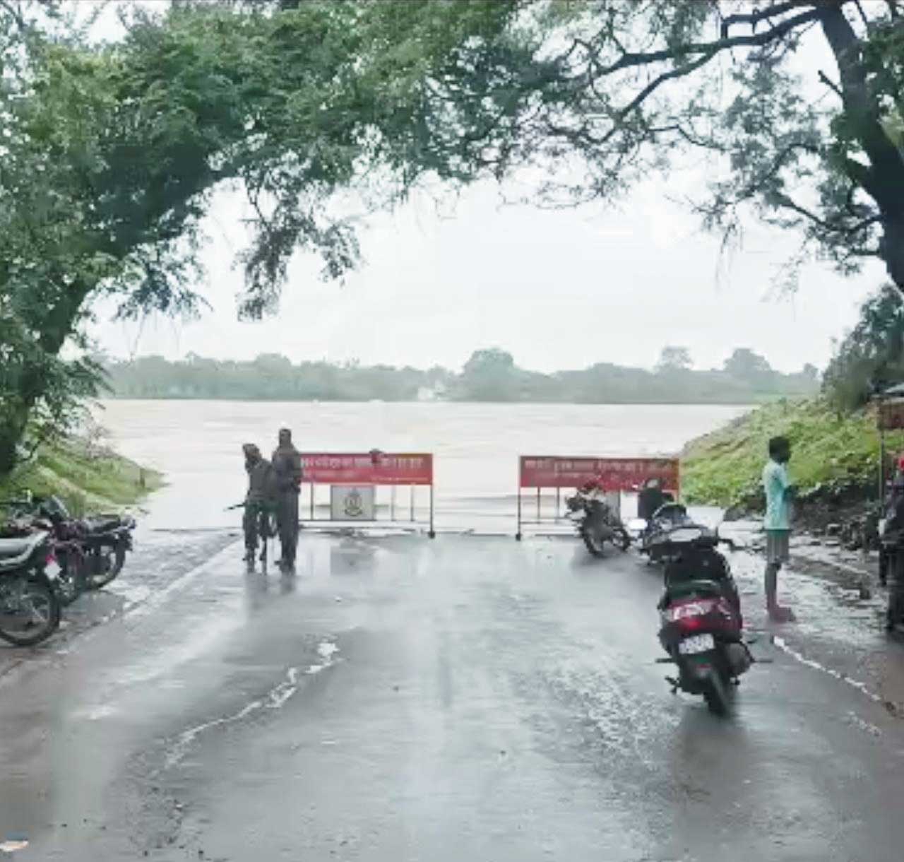 भाटापारा-बिलासपुर का सडक़ संपर्क टूटा