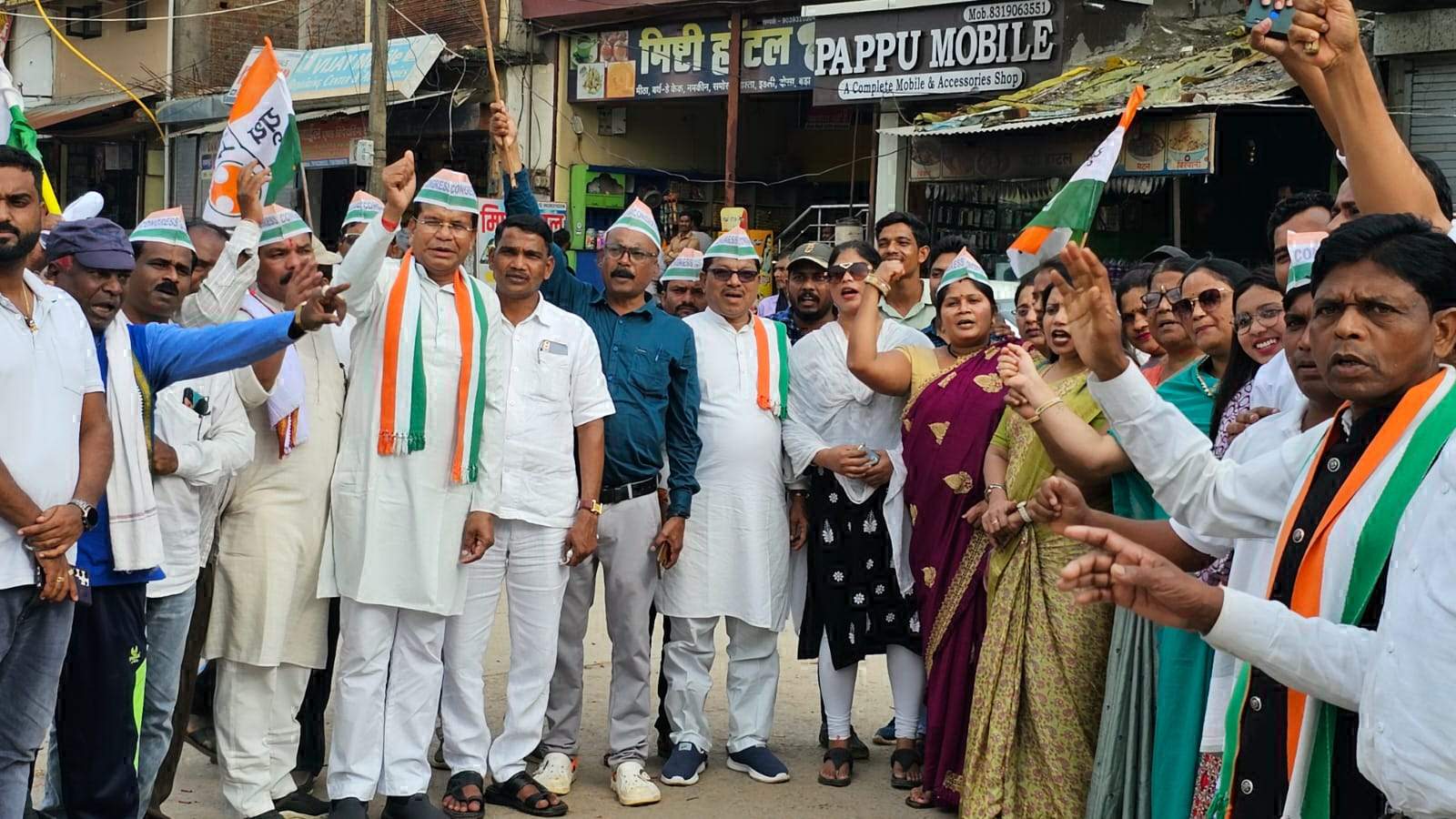 सुप्रीम कोर्ट से राहुल को मिला न्याय, कॉंग्रेसियों ने की आतिशबाजी