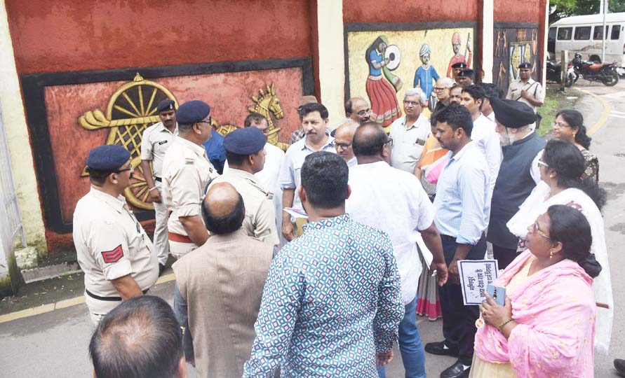 मणिपुर में शांति के लिए सामूहिक प्रार्थना, राज्यपाल को पत्र