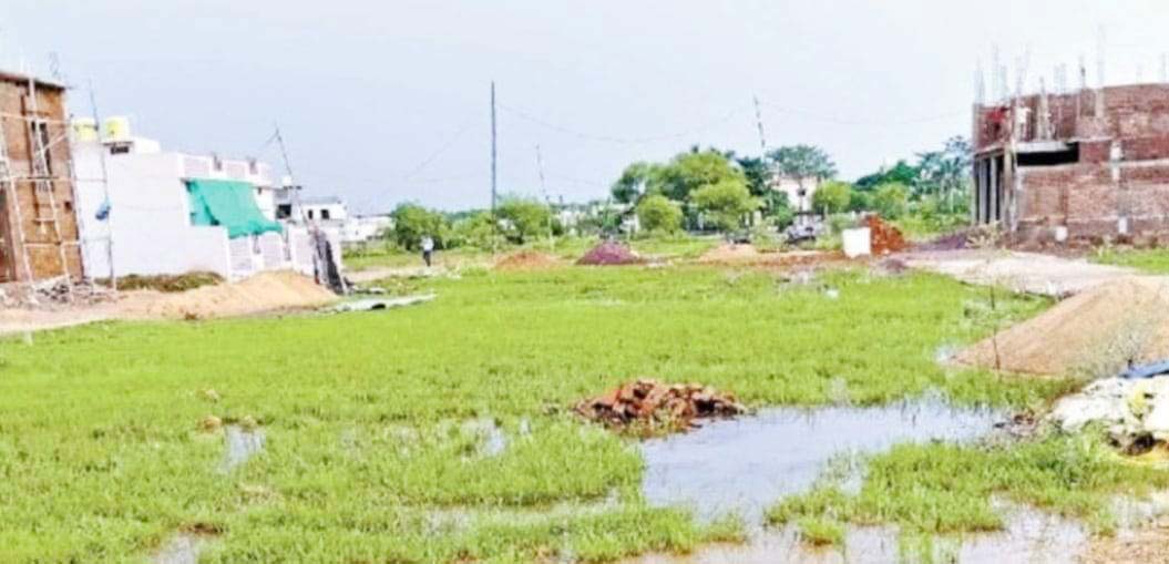 अवैध प्लाटिंग,दो प्रॉपर्टी डीलर्स को नोटिस, संघ करेगा प्रदर्शन 