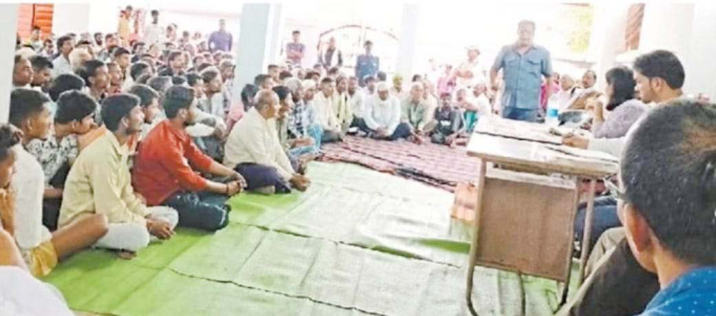 किसानों की जमीन बंजर हो जाएगी,  गांव में उद्योग नहीं लगने देंगे-ग्रामीण