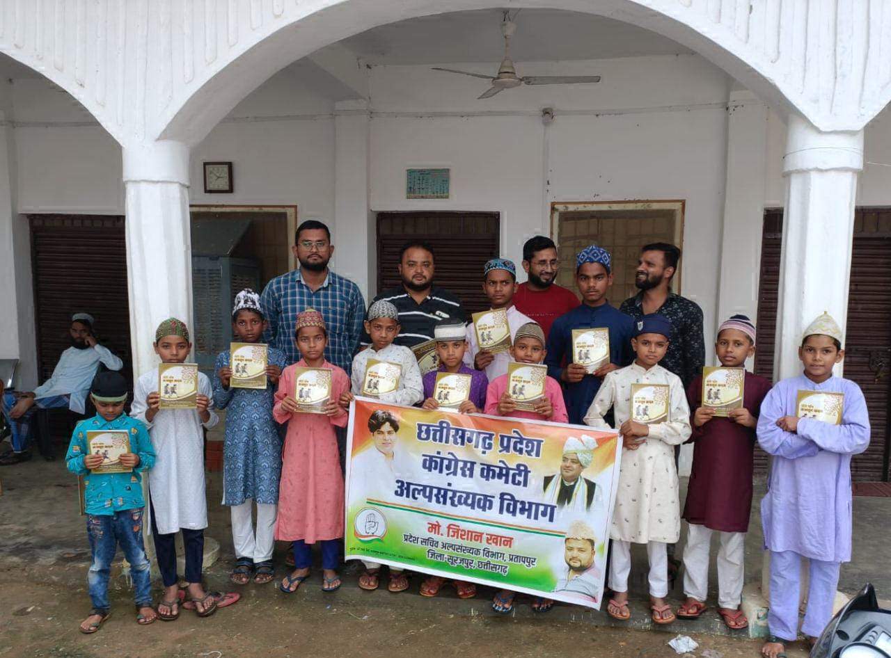 प्रतापपुर में राज्यसभा सांसद इमरान प्रतापगढ़ी का जन्मदिन मनाया 