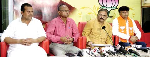आवन लगे बारात, तो ओटन लगे कपास