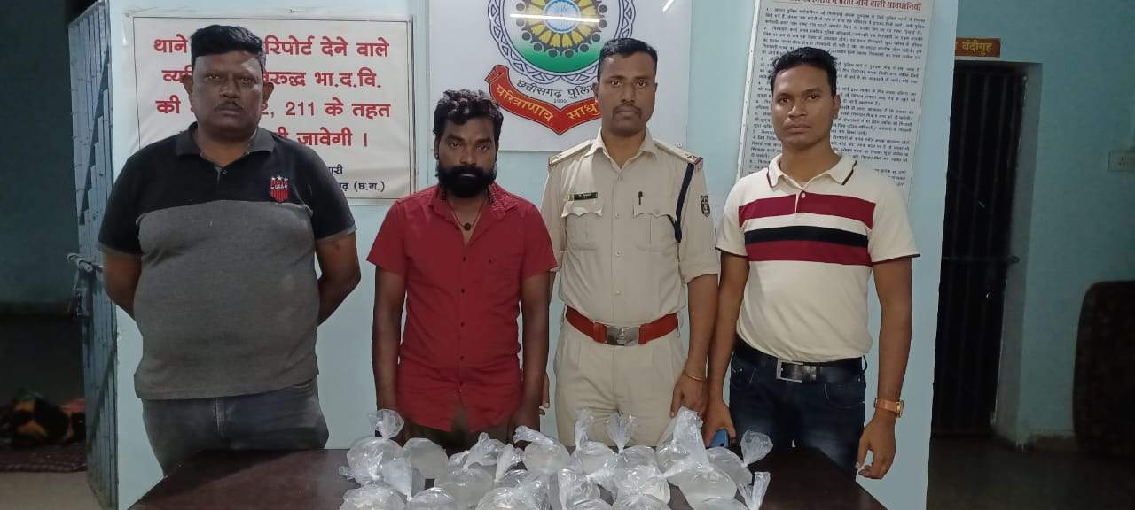 होटल, ढाबा चेकिंग के दौरान, महुआ शराब संग आरोपी गिरफ्तार होटल, ढाबा चेकिंग के दौरान, महुआ शराब संग आरोपी गिरफ्तार