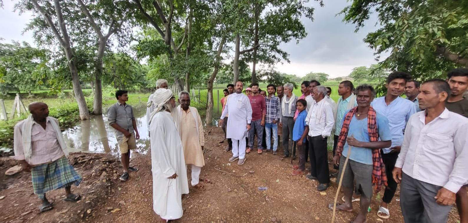 भूमाफिया ने नाले पर किया कब्जा, खेतों में भरा पानी सीएम से शिकायत के बावजूद कार्रवाई नहीं 
