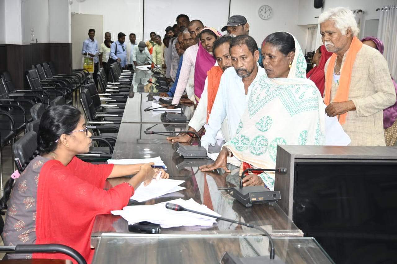 जनदर्शन में समस्या-शिकायतों संबंधी 165 आवेदन मिले