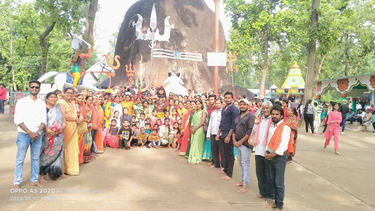 नवापारा के 250 से अधिक भक्तों ने की भूतेश्वरनाथ की पूजा-अर्चना