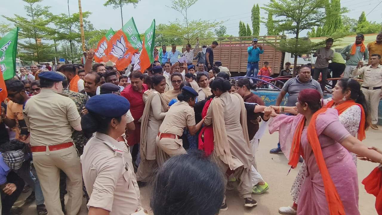 महादेव-यास्मिन आत्महत्या मामले में भाजपा का निगम घेराव