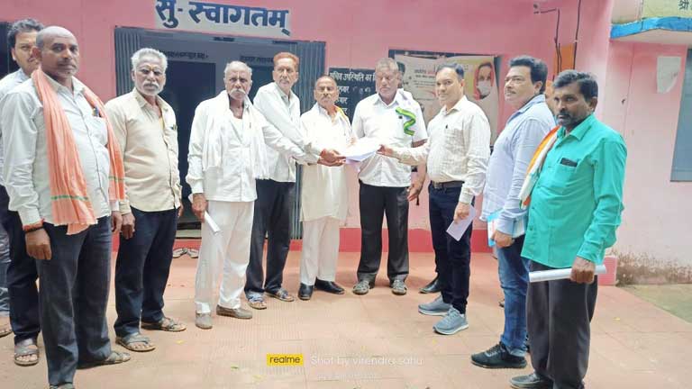  बांध के पानी से फसलों को नुकसान, पूर्व विधायक चैतराम के पास पहुंचे किसान