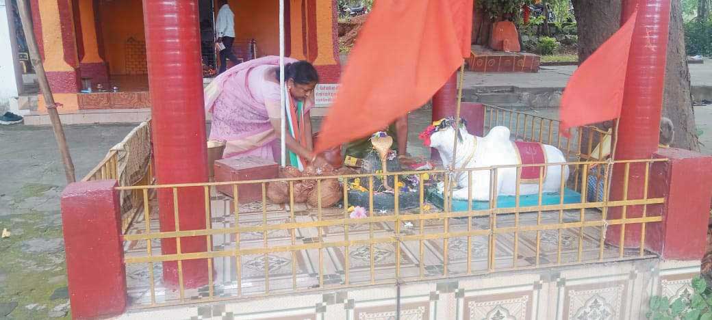  सिहावा विधायक ने शिवालयों में पहुंचकर किया जलाभिषेक