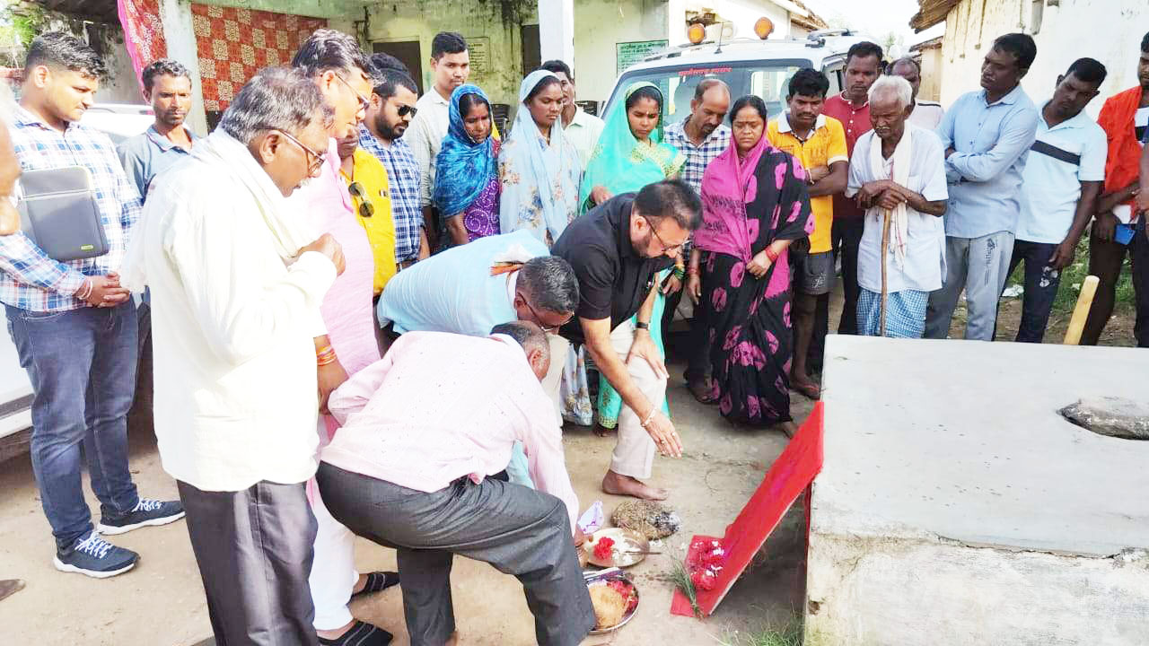 सीसी रोड निर्माण का भूमिपूजन