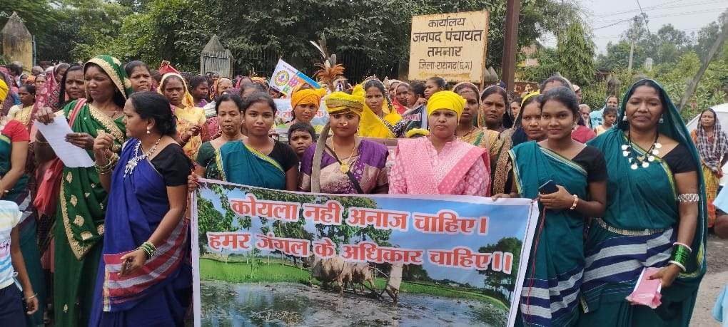 सरपंच संघ व सर्व आदिवासी समाज तमनार ने निकाली रैली  