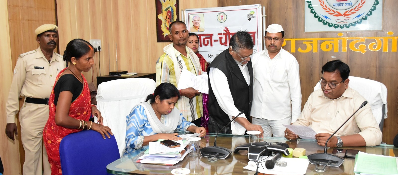 पशु औषधालय खोलने व ट्रांसफार्मर लगाने की मांग पशु औषधालय खोलने व ट्रांसफार्मर लगाने की मांग