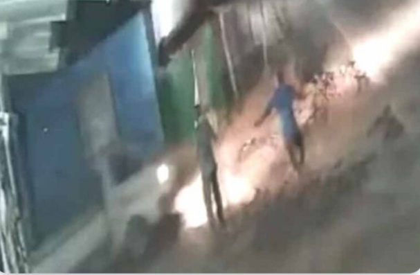 पुलिसकर्मियों को पिकअप ने की रौंदने की कोशिश, सिपाहीगंभीर