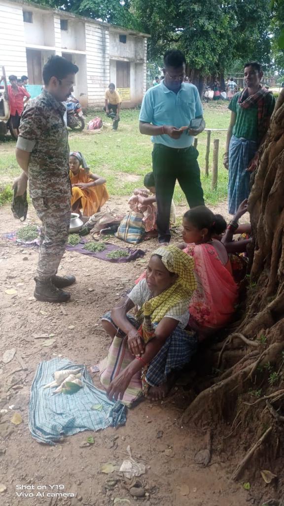 डीआईजी- एसपी का नक्सल प्रभावित क्षेत्रों का दौरा