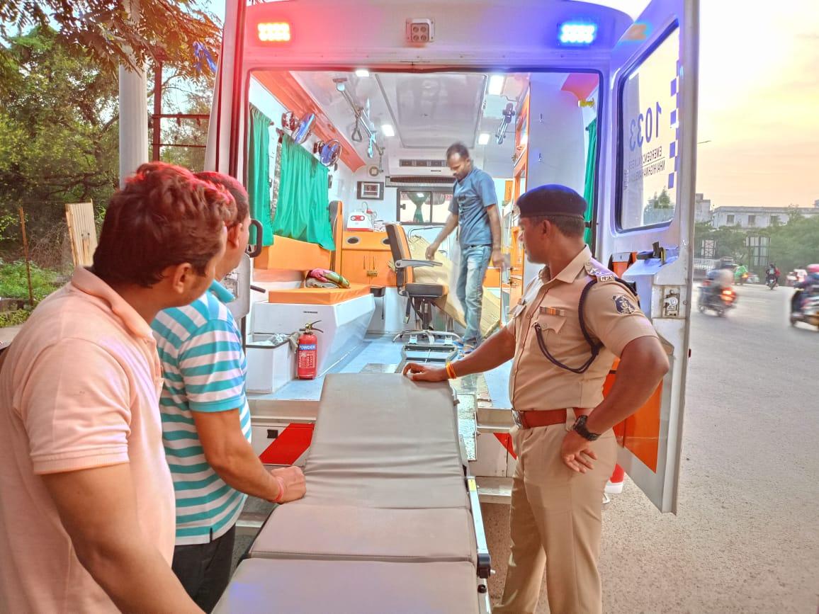 कुम्हारी टोल प्लाजा में डॉक्टर,लाईफ सपोर्ट से सुसज्जित एम्बुलेंस 