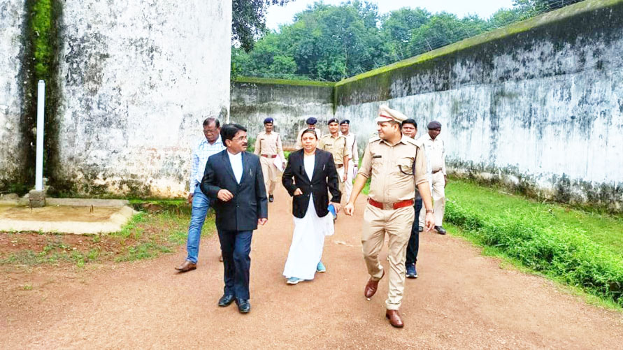 न्यायाधीश, मुख्य न्यायिक मजिस्ट्रेट, प्राधिकरण सचिव  ने किया जेल का निरीक्षण