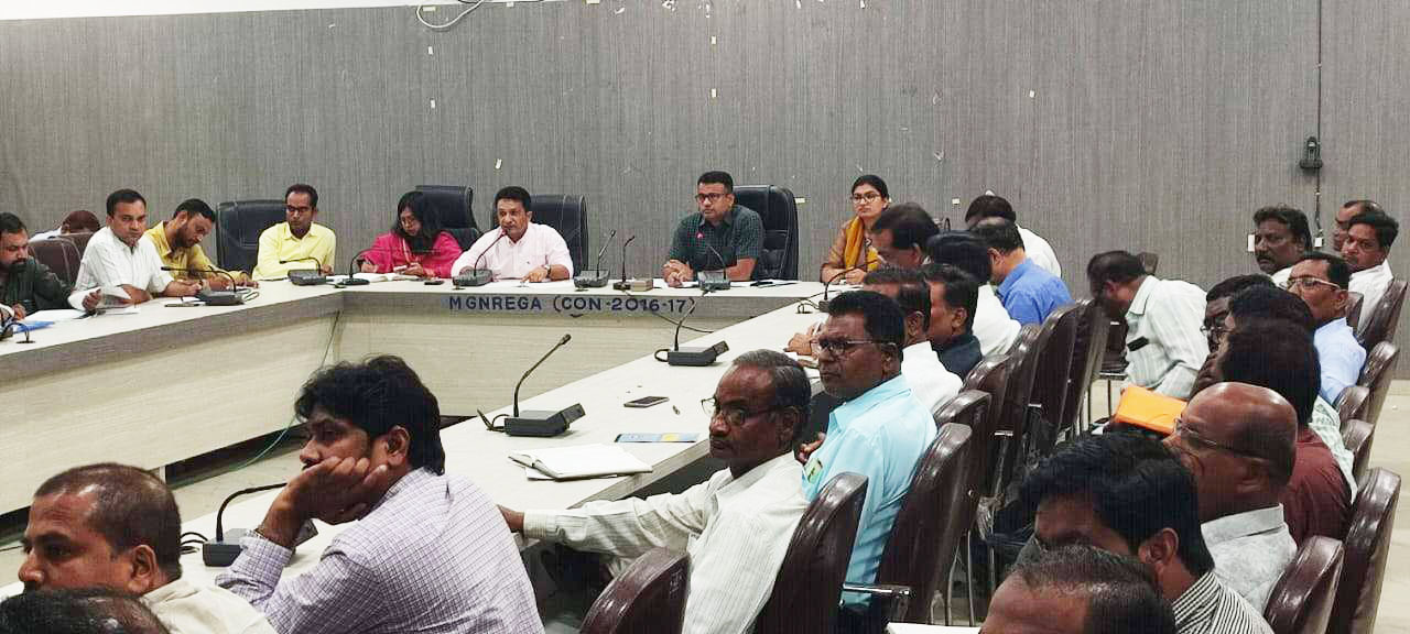 कलेक्टर व एसएसपी ने ली सेक्टर अधिकारियों की बैठक