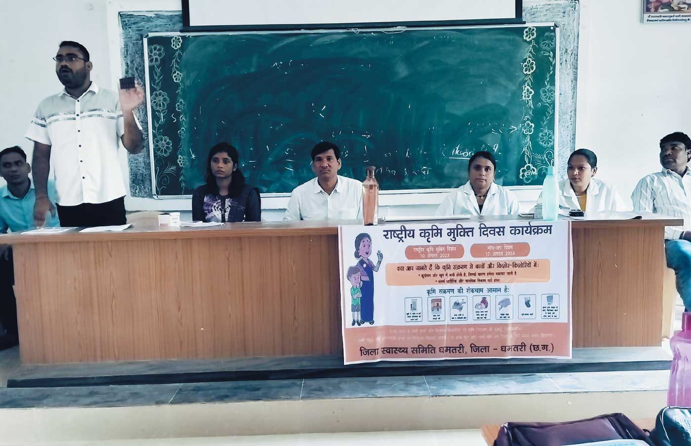  कृमि मुक्ति दिवस पर खिलाई दवा