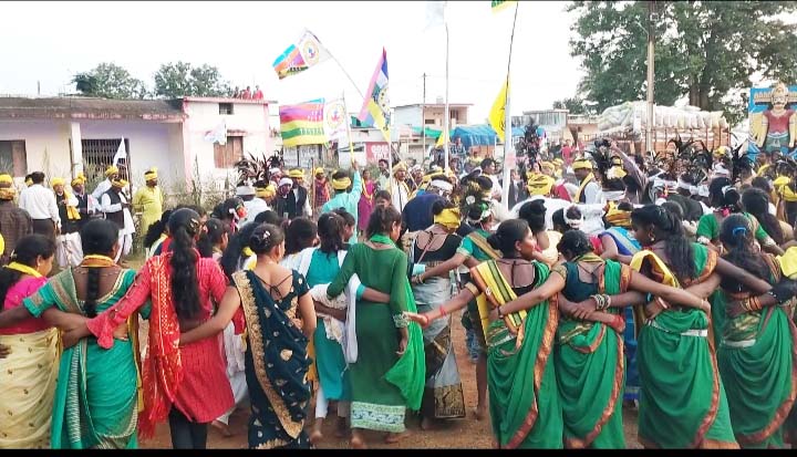 सर्व आदिवासी समाज ने आक्रोश रैली निकाल विश्व आदिवासी दिवस मनाया