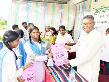 पौधरोपण, पौध वितरण कर कोरोना वॉरियर्स का किया सम्मान