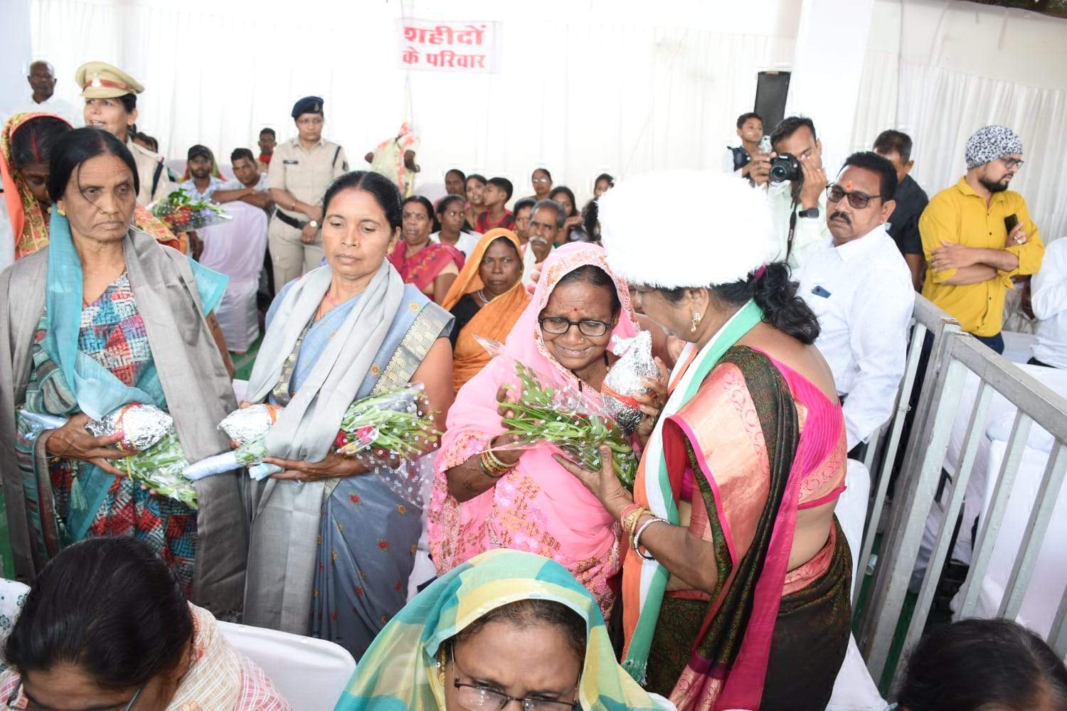 40 शहीदों के परिजनों का सम्मान,  नक्सल मोर्चे पर हुए थे शहीद