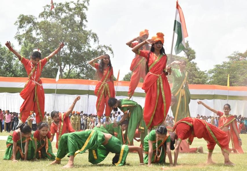 आन-बान-शान से लहराया तिरंगा