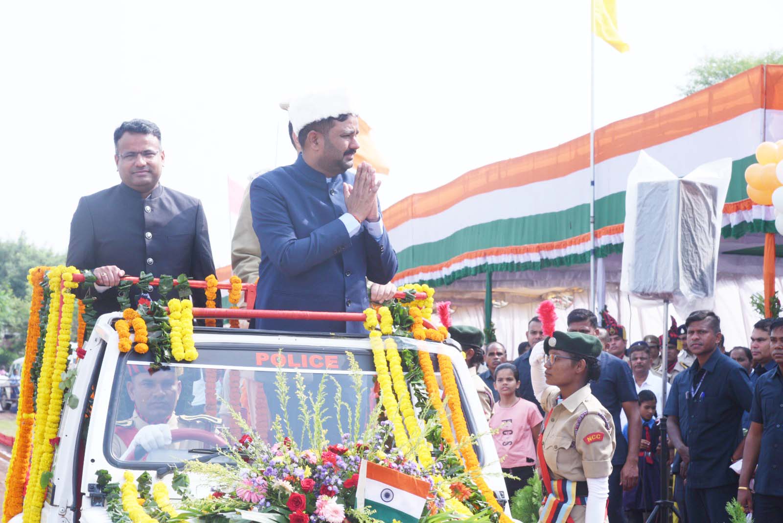 संसदीय सचिव चंद्रदेव ने फहराया तिरंगा 