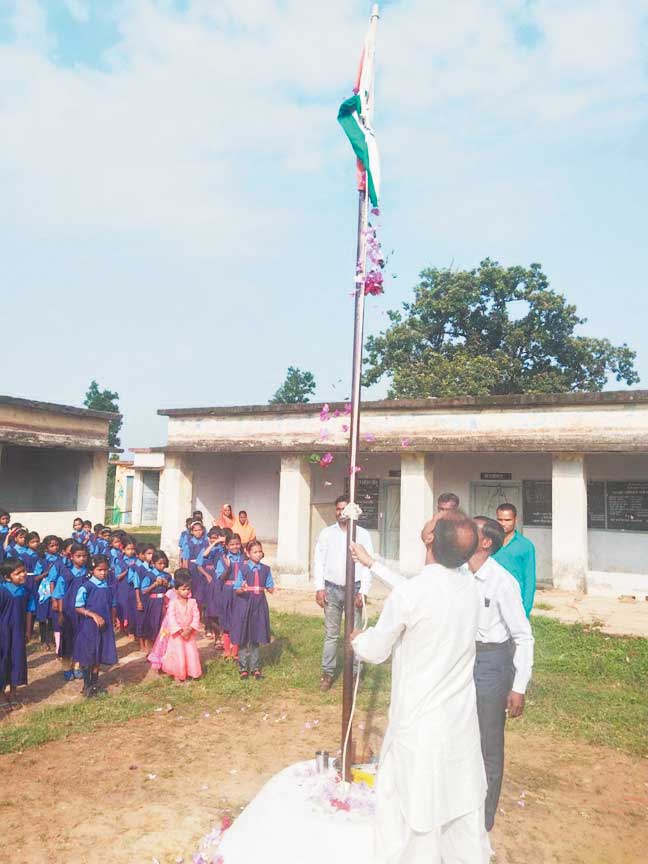  प्रा.शा.कदरेवां में झंडारोहण