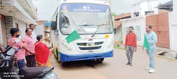मुख्यमंत्री मोबाइल मेडिकल यूनिट के नए बस का नपं