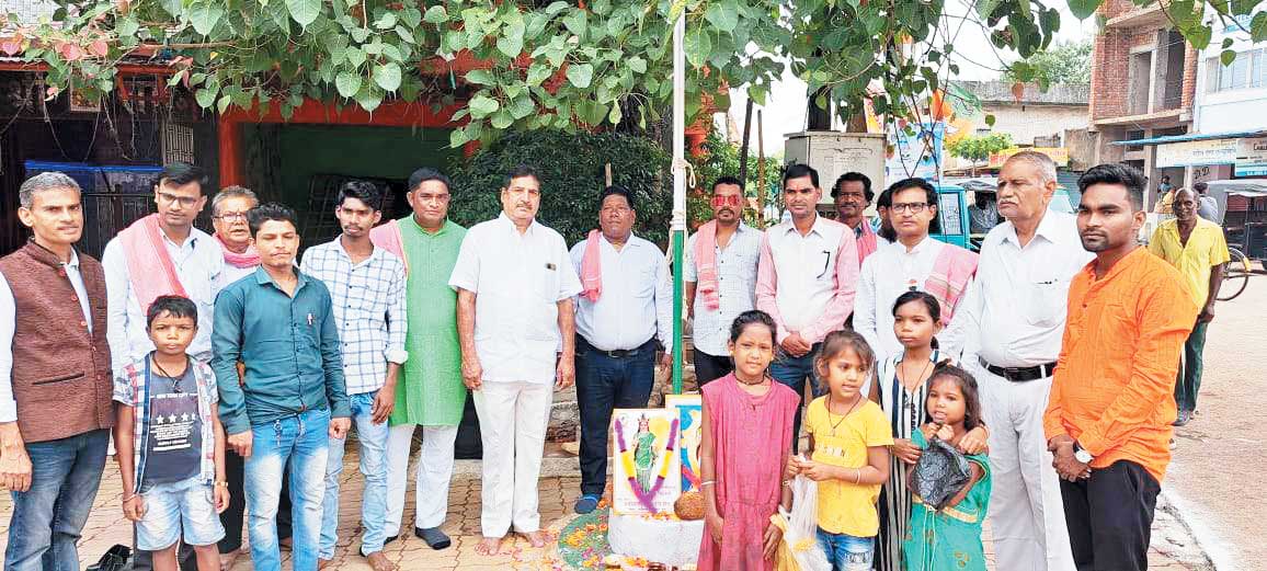 पूर्व विधायक नरेंद्र शर्मा ने किया झण्डारोहण