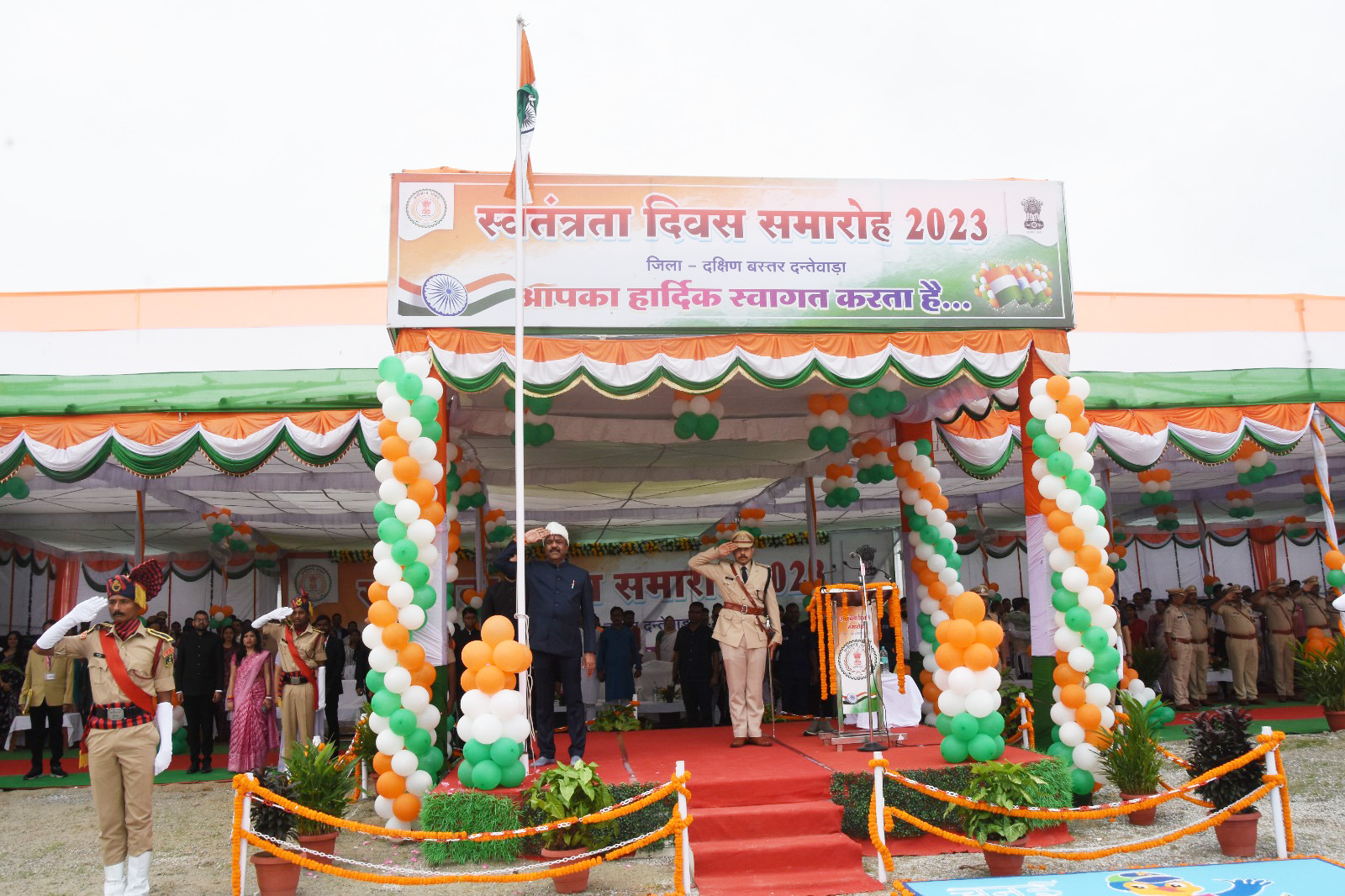 दंतेवाड़ा में रेखचंद ने लहराया तिरंगा