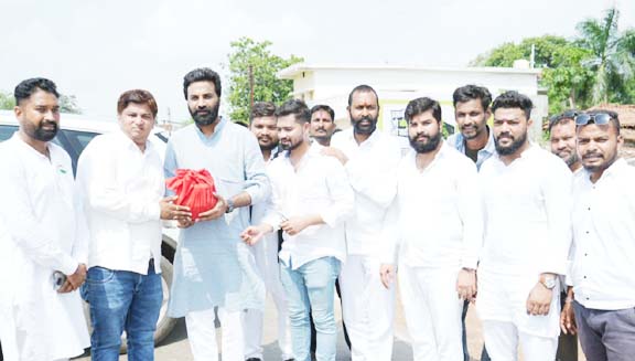 शहीद के घर से मिट्टी लेकर भाजपा नेता दिल्ली गए