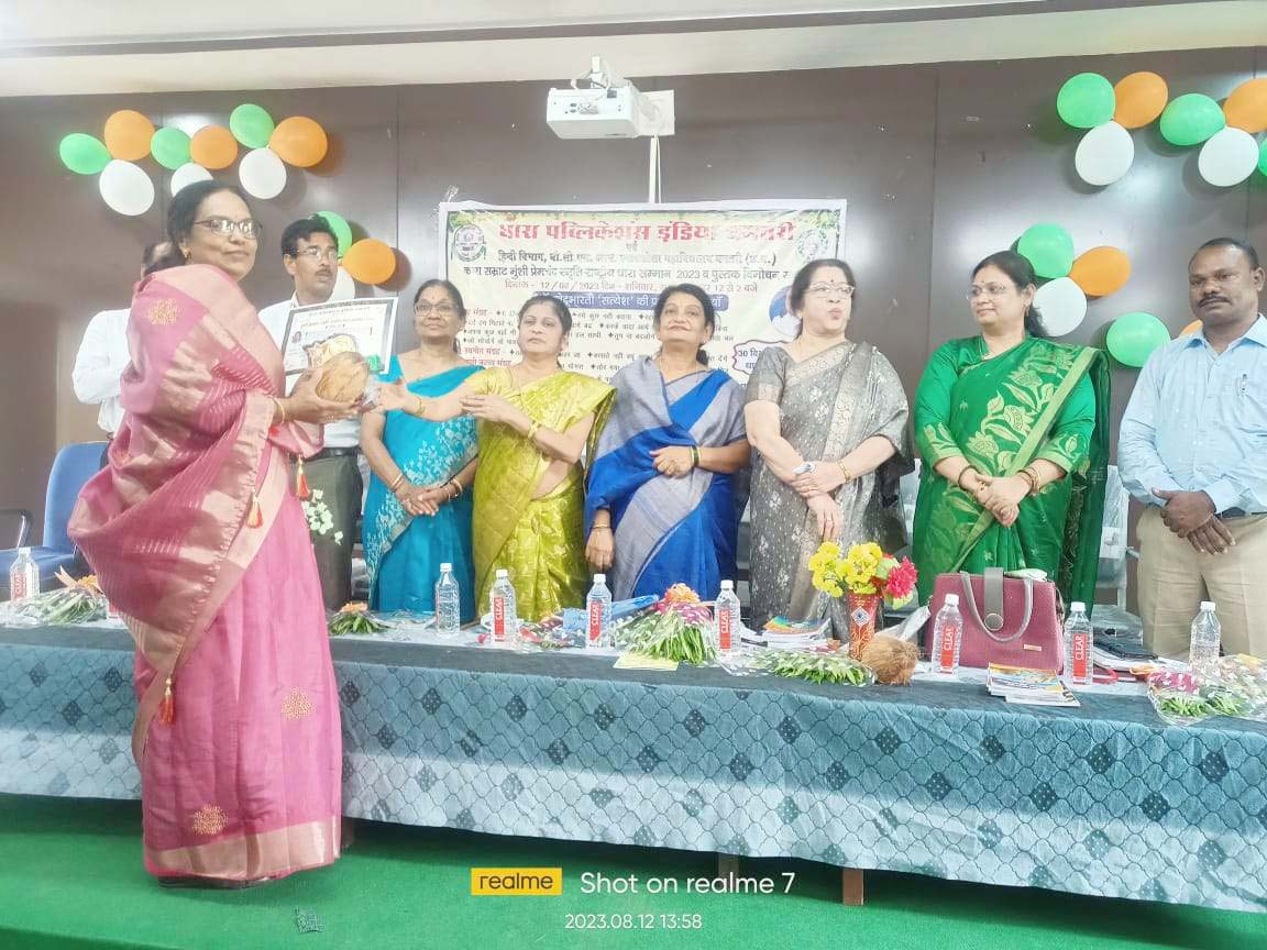 लेखिका संध्या को मुंशी प्रेमचंद स्मृति राष्ट्रीय धारा सम्मान