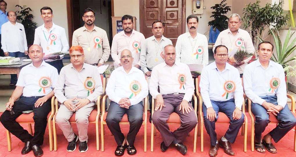 विद्युत कंपनी मुख्यालय में ध्वजारोहण विद्युत कंपनी मुख्यालय में ध्वजारोहण
