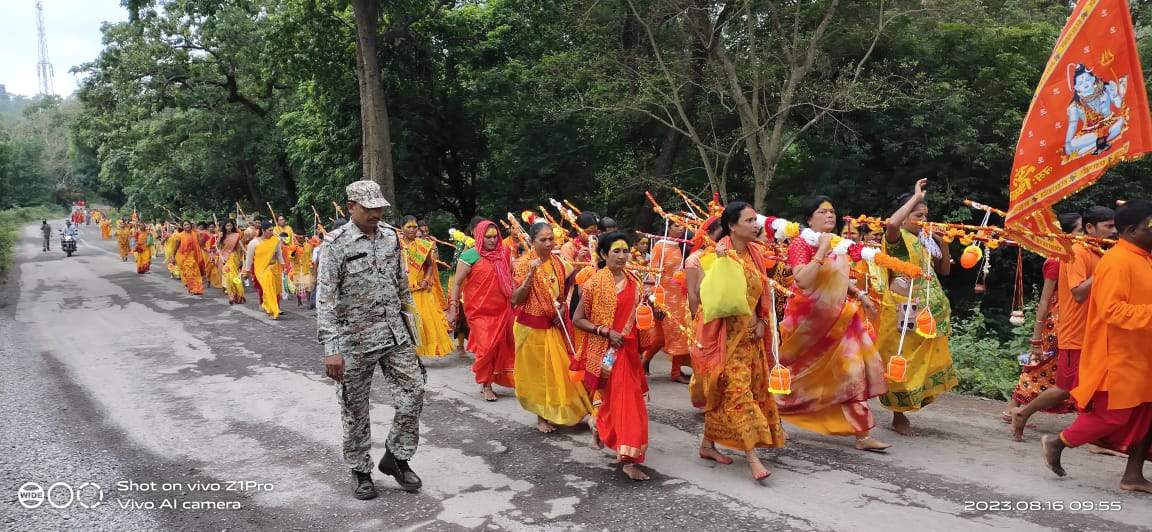 कावड़ यात्रा निकाली, शिवालय में किया जलाभिषेक