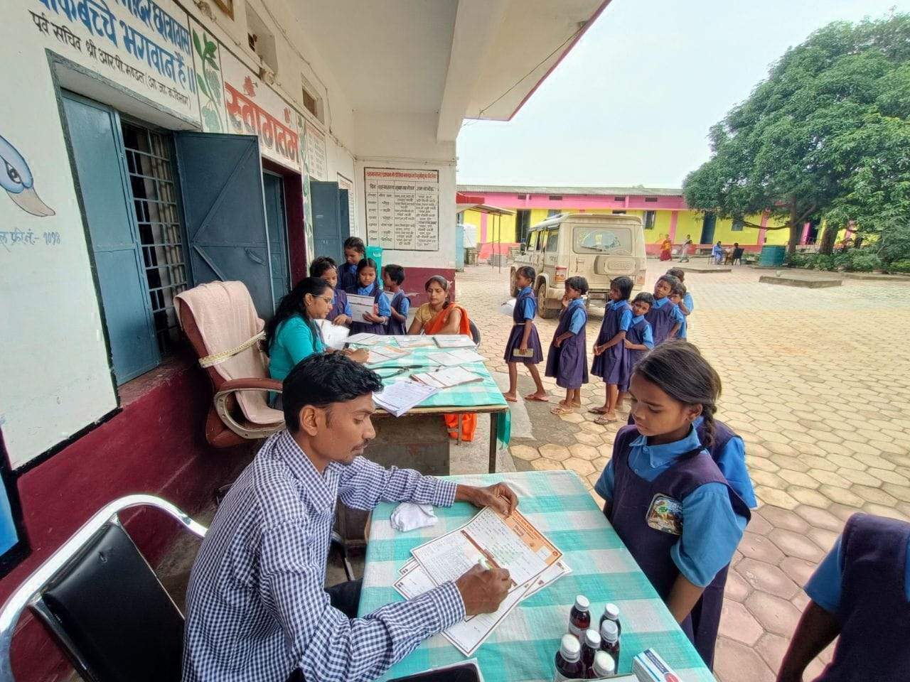 वर्षा ऋतु में पहुंचविहीन व महामारी संभावित गांवों में विशेष स्वास्थ्य शिविर 