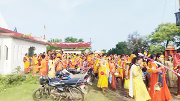 कांवर यात्रा निकाल भक्तों ने किया अभिषेक