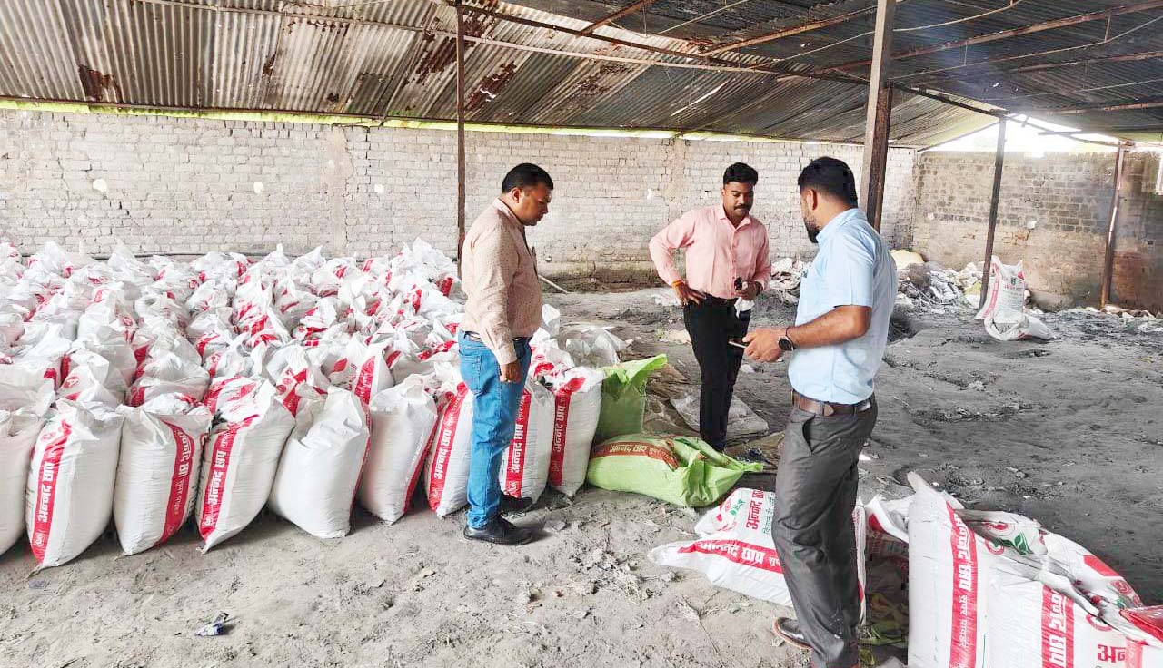 कीटनाशक दुकानों में जांच, 65 को नोटिस कीटनाशक दुकानों में जांच, 65 को नोटिस