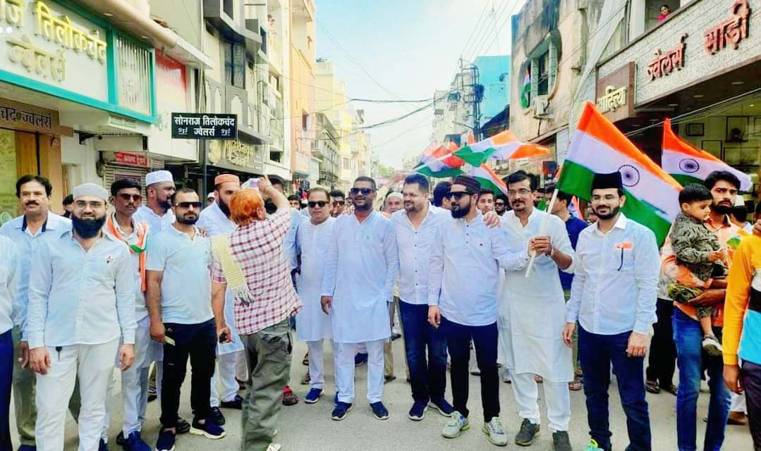 मुस्लिम समाज ने निकाली तिरंगा यात्रा मुस्लिम समाज ने निकाली तिरंगा यात्रा
