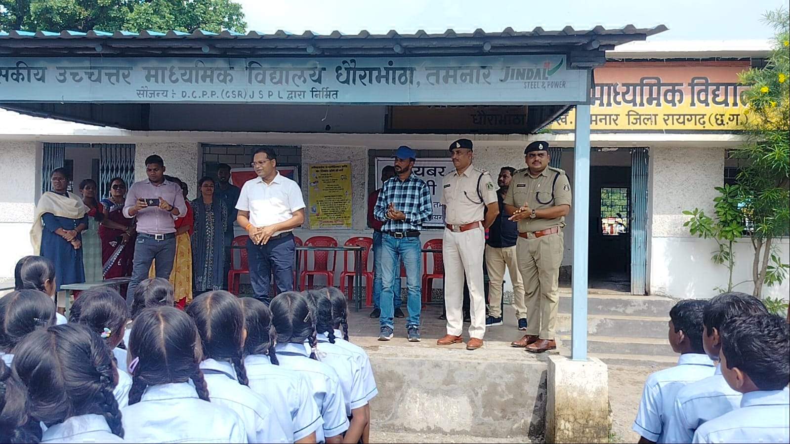 एसएसपी ने ओडिशा बॉर्डर क्षेत्र के गांवों का किया भ्रमण एसएसपी ने ओडिशा बॉर्डर क्षेत्र के गांवों का किया भ्रमण