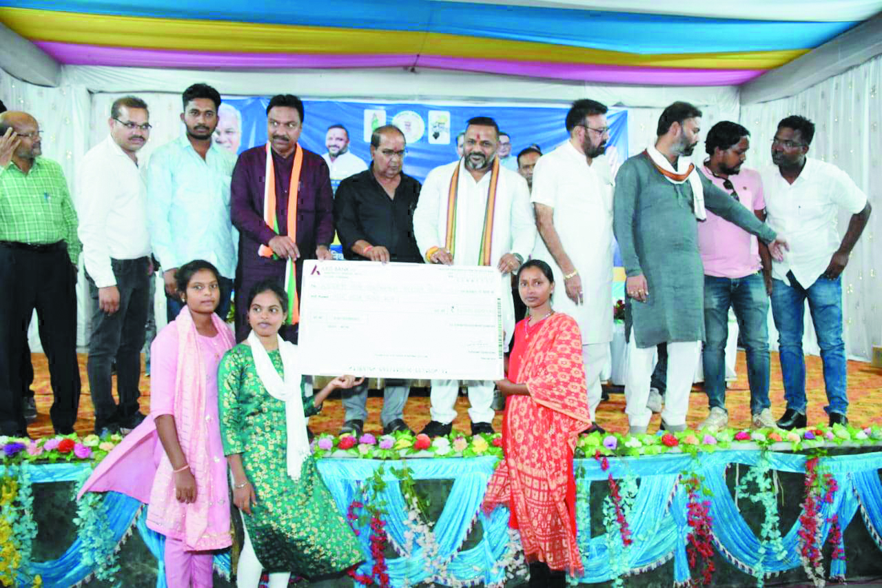 शासन की योजनाओं का लाभ लेकर मजदूर के बच्चे भी कर रहे हैं नौकरी-सुशील सन्नी 