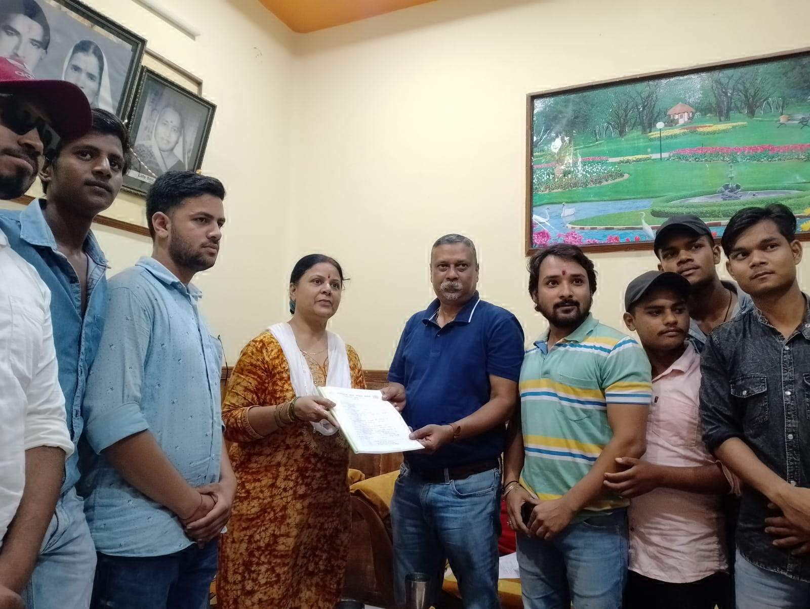 कांग्रेस उम्मीदवार के तौर पर डॉ. अजय तिर्की ने दावेदारी का आवेदन प्रस्तुत किया