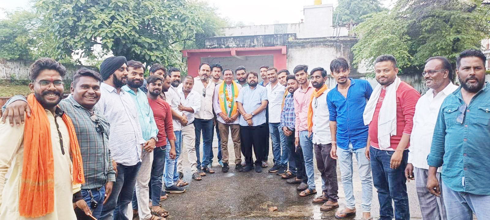 भाजपा प्रत्याशी इंद्रकुमार पहुंचे नवापारा कार्यकर्ताओं में भरा जोश