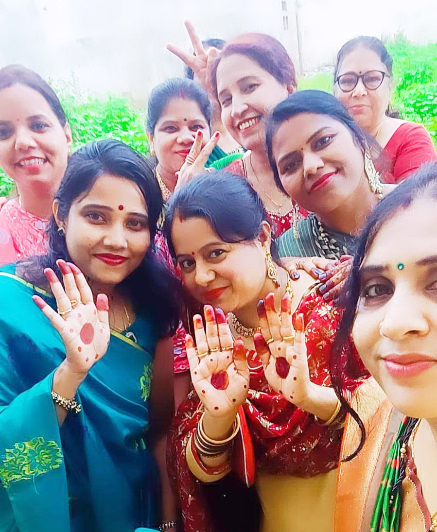महिलाओं ने मनाया तीज महोत्सव महिलाओं ने मनाया तीज महोत्सव