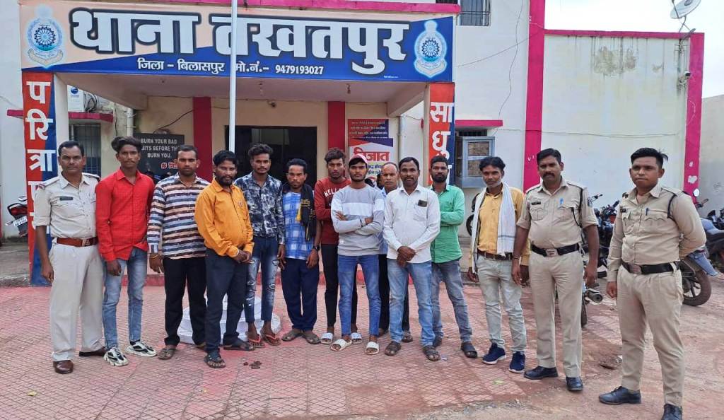  खंभे में बांधकर ग्रामीण की पिटाई मामले में सरपंच समेत 11 गिरफ्तार