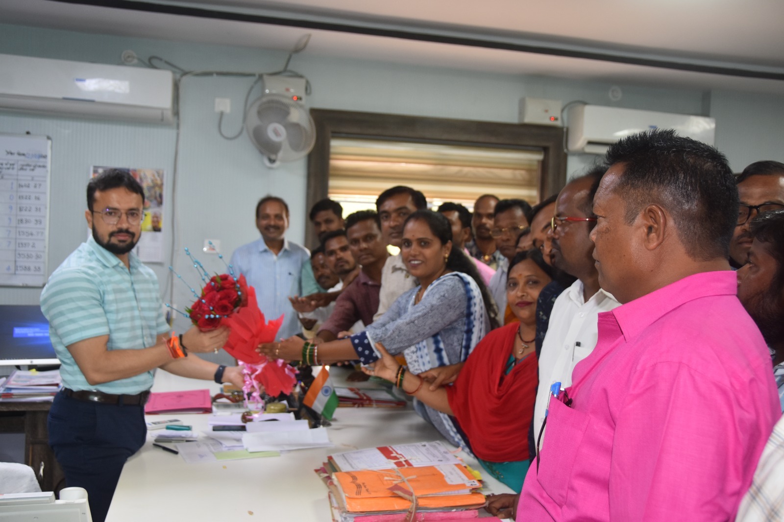 कर्मचारियों को मिला समय मान-वेतनमान 