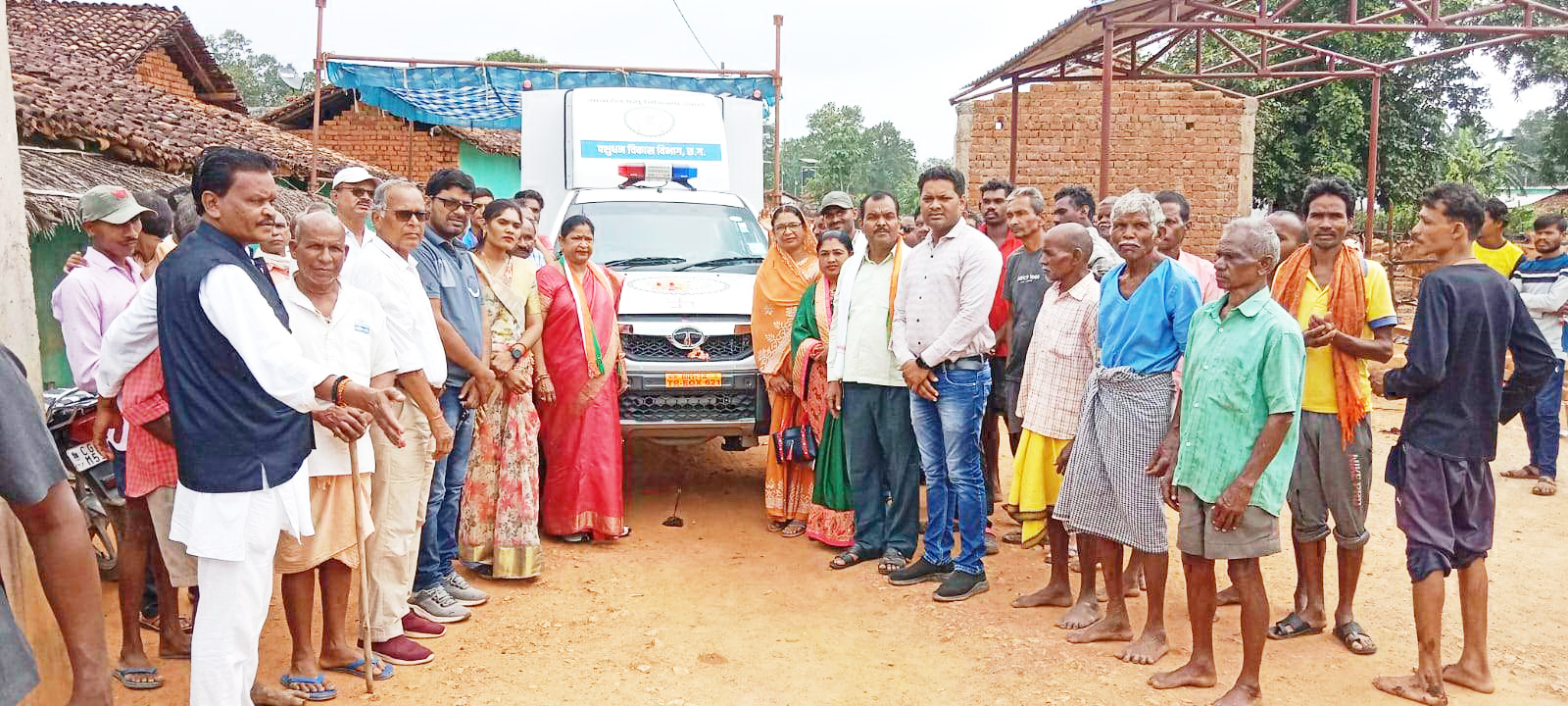 जिले में संचालित किया जा रहा मोबाईल पशु चिकित्सा इकाई एवं कॉल सेंटर