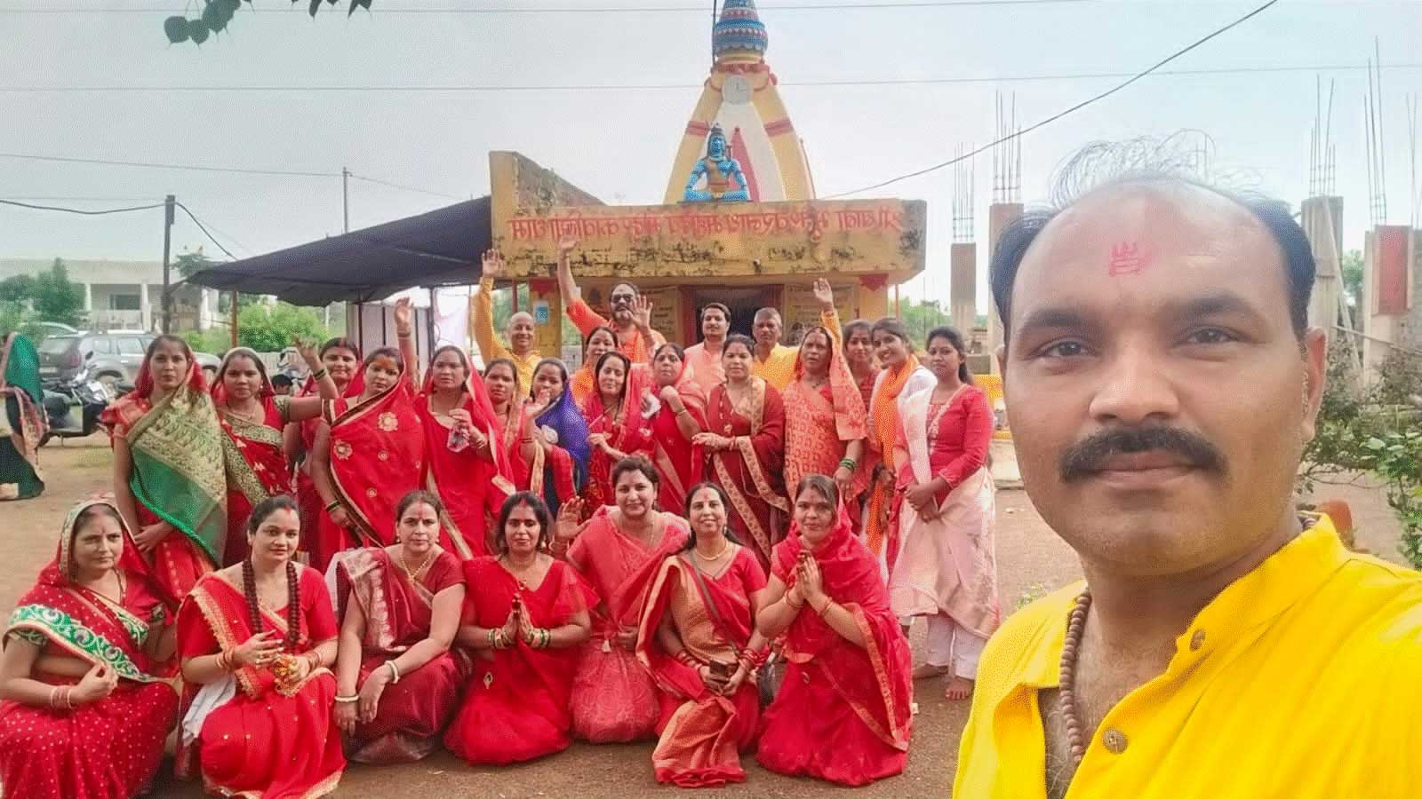 माँ महामाया मंदिर से कांवर यात्रा कर सोनपुरी बाबा भूतेश्वर नाथ का किया जलाभिषेक